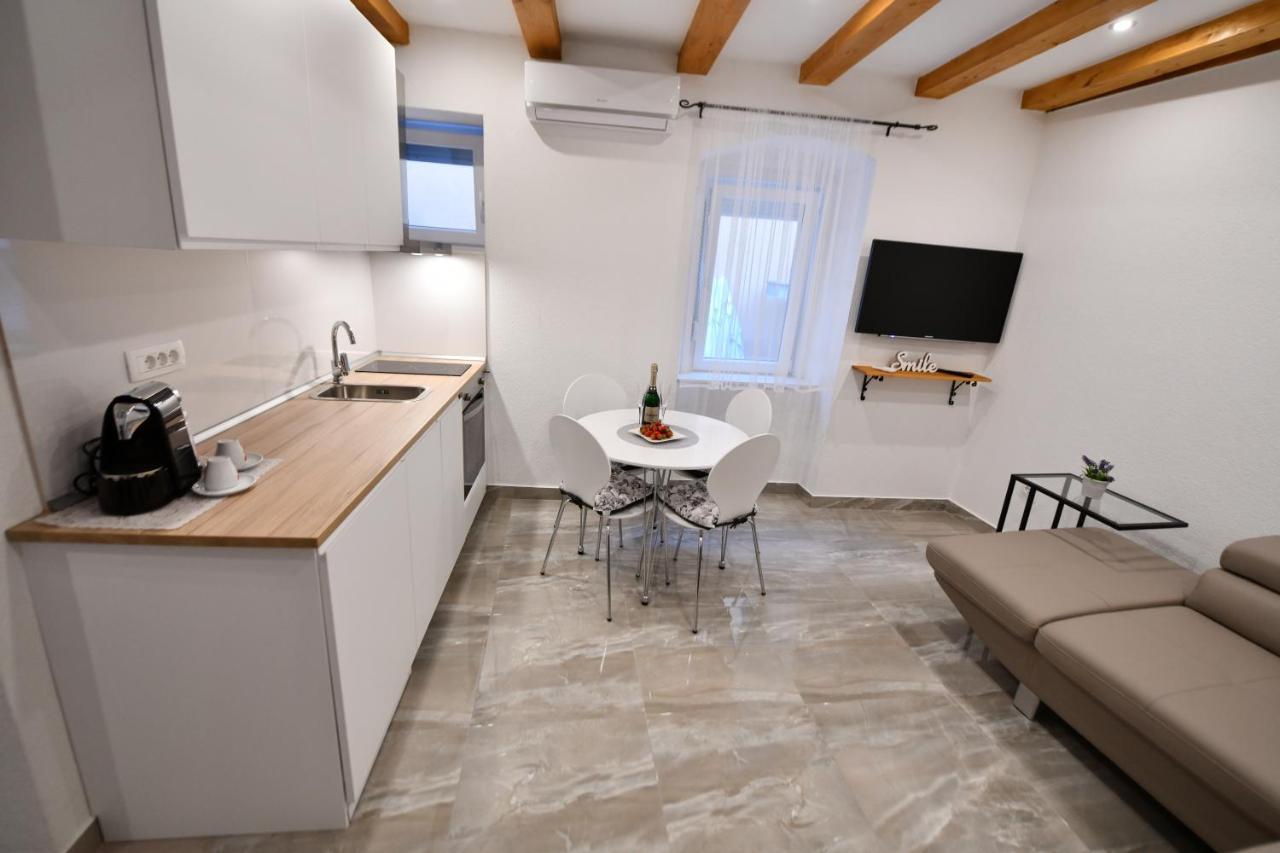 Apartment Lavanda - Suite Sinj Bagian luar foto