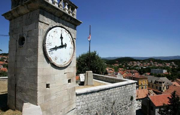 Apartment Lavanda - Suite Sinj Bagian luar foto