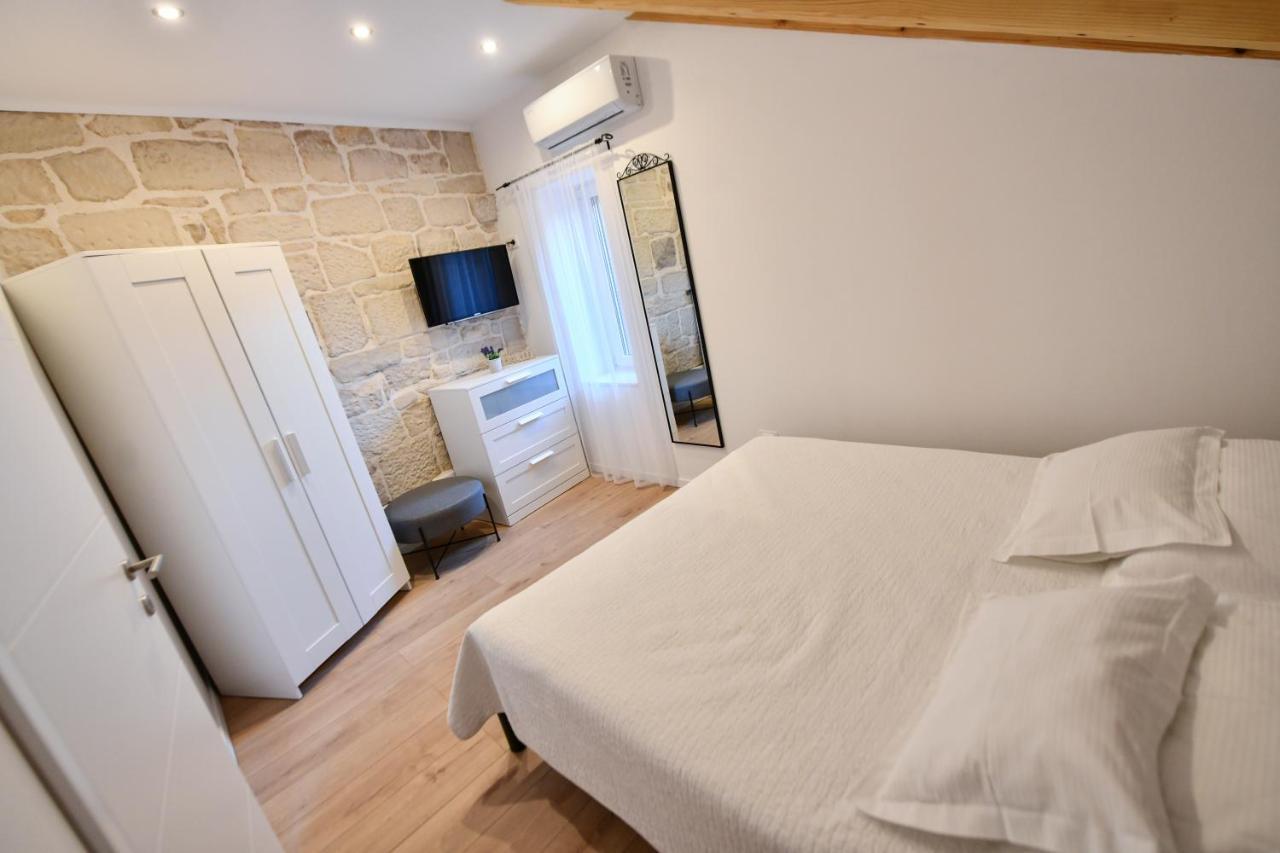 Apartment Lavanda - Suite Sinj Bagian luar foto