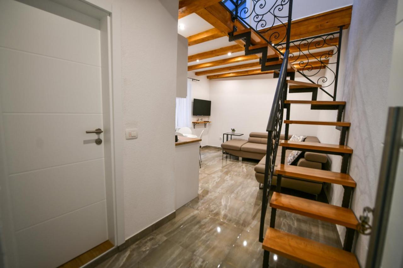 Apartment Lavanda - Suite Sinj Bagian luar foto
