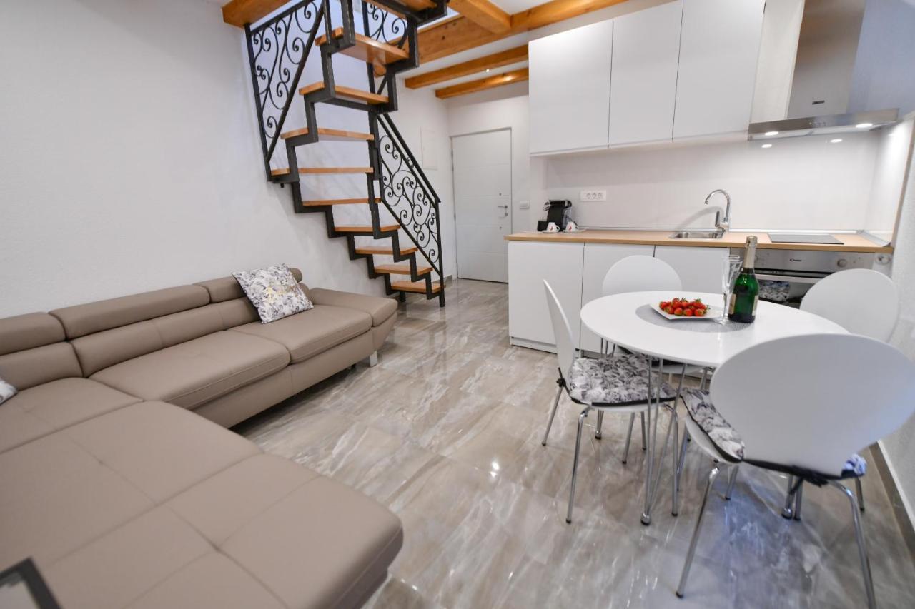 Apartment Lavanda - Suite Sinj Bagian luar foto